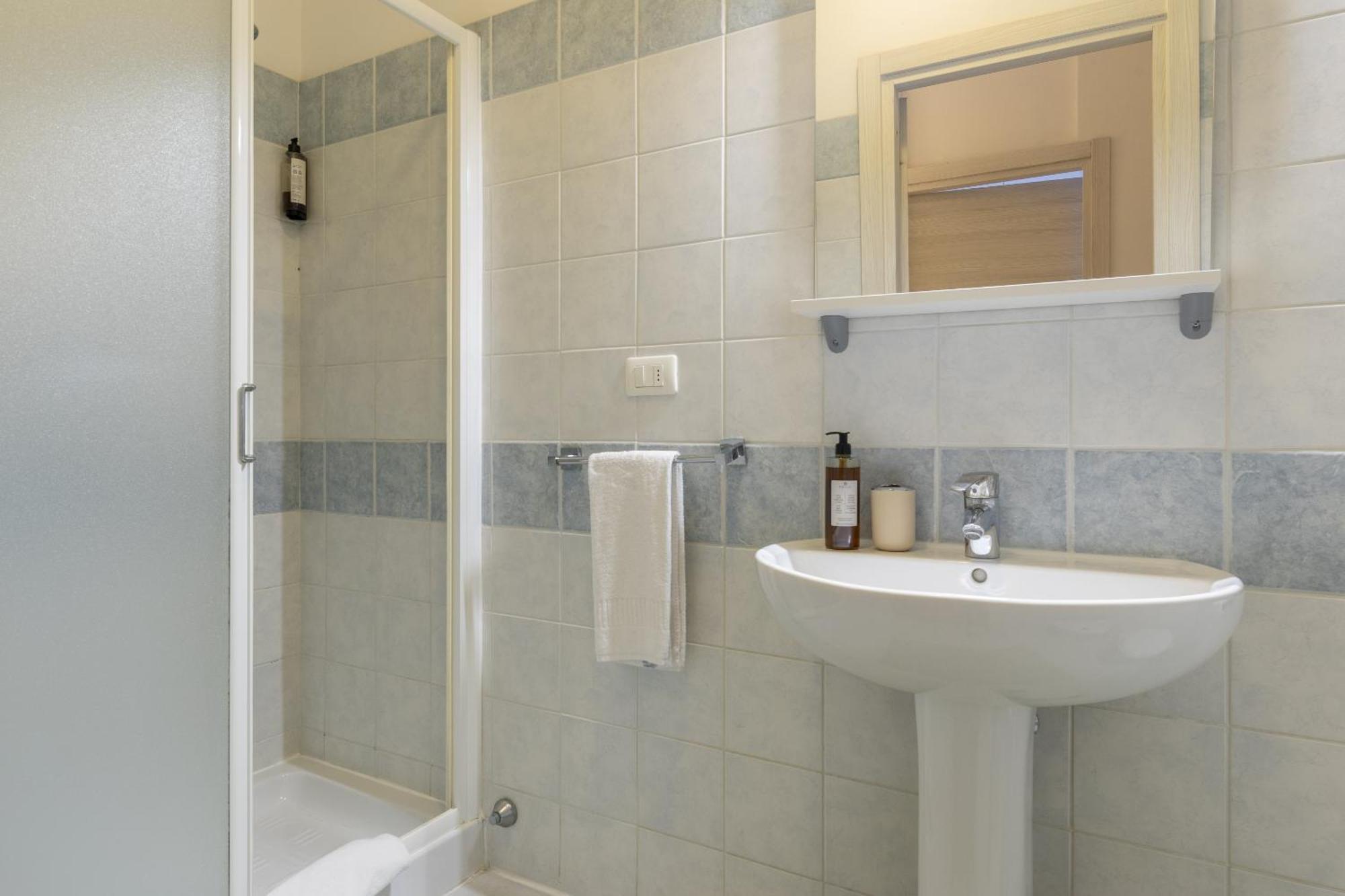 Maricla Boutique Rooms With Balcony & Free Parking — Photos 2